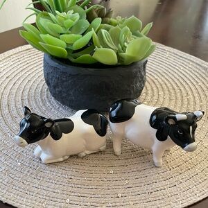 Otagiri Vintage Black and White  Cow Salt and Pepper Shakers